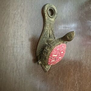 Vintage allied brass Turtle clip
